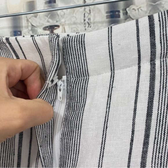 Calvin Klein Size 8 White Black Striped Cropped Linen Pants Pockets 20" Inseam - Picture 8 of 13